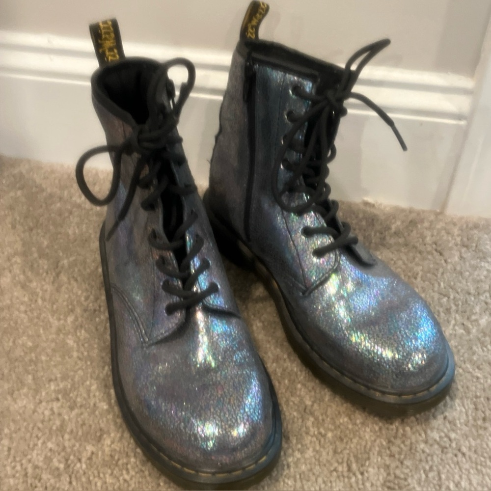 Girls/women Doc Martens Delaney boot UK 4 US 6 iridescent mermaid combat 8 eye